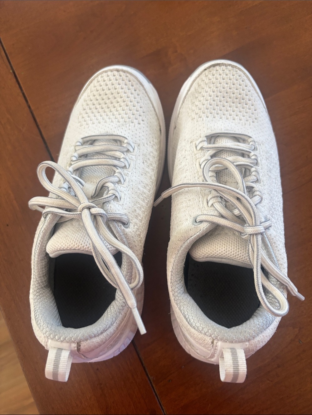 Ortho Feet tennis shoe